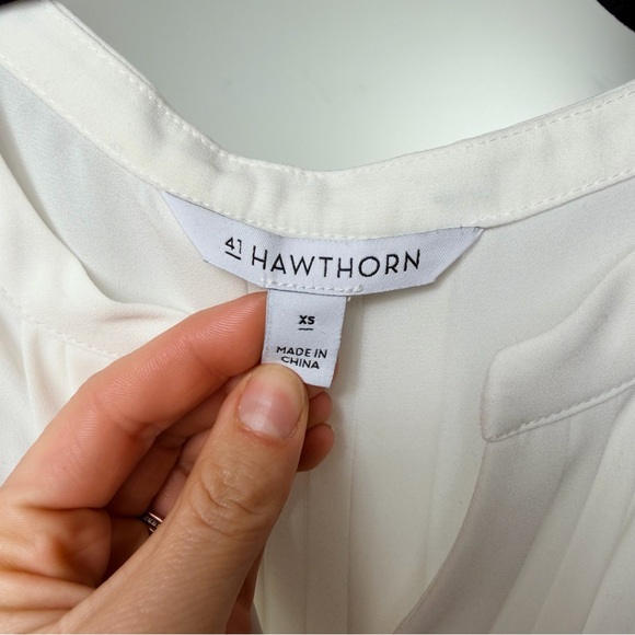 41 Hawthorn Ivory Sleeveless Blouse - Picture 3 of 5